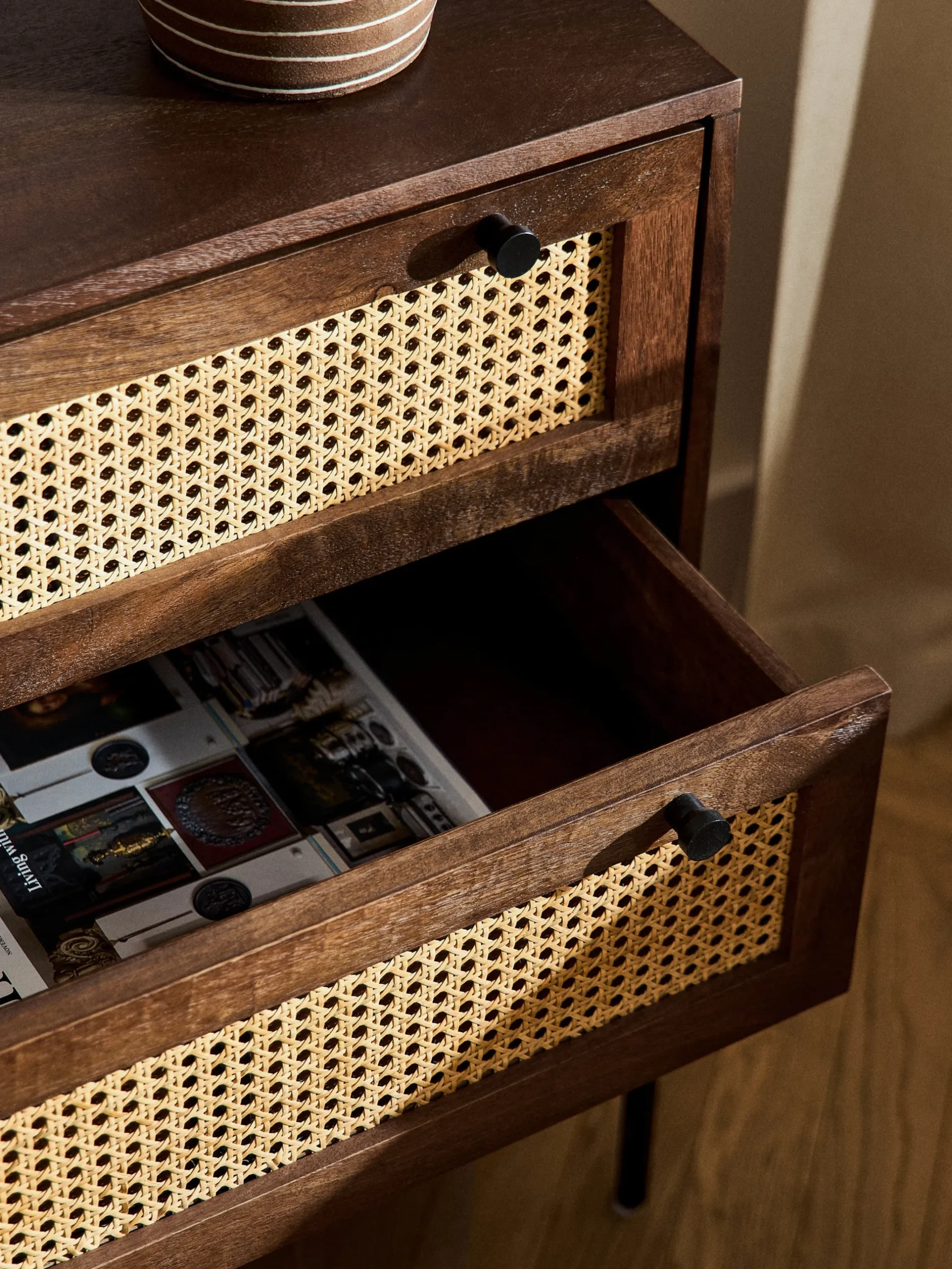 Cassettiera con intreccio viennese Vienna