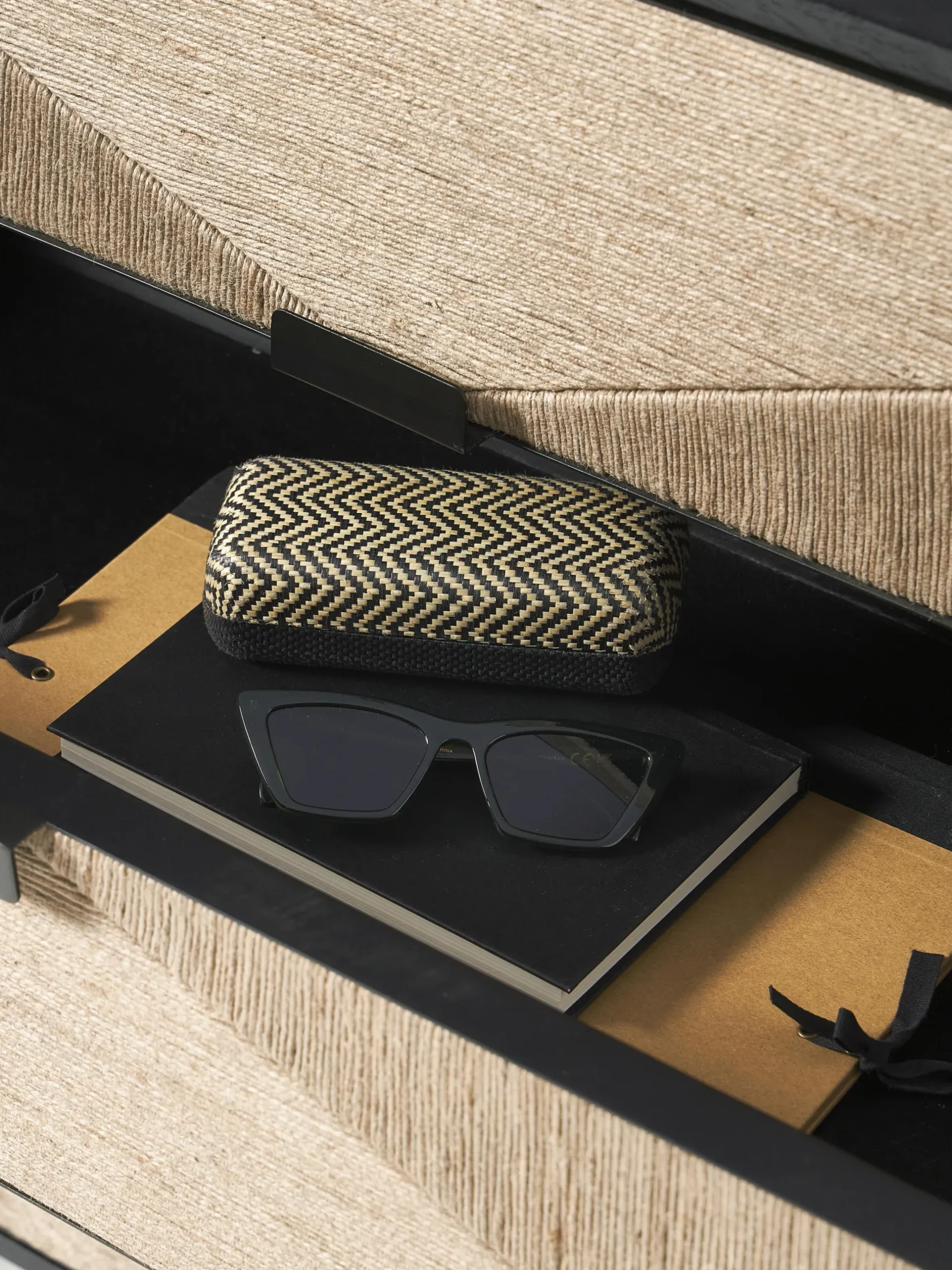 Cassettiera in legno di mango June