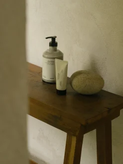 Crema per le mani Columnae (vetiver, pepe nero, arancia amara e tuja)