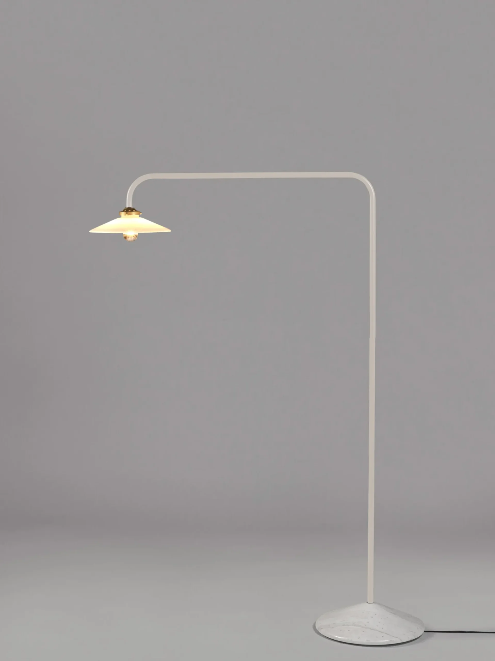 Lampada ad arco fatta a mano con base in marmo Moou