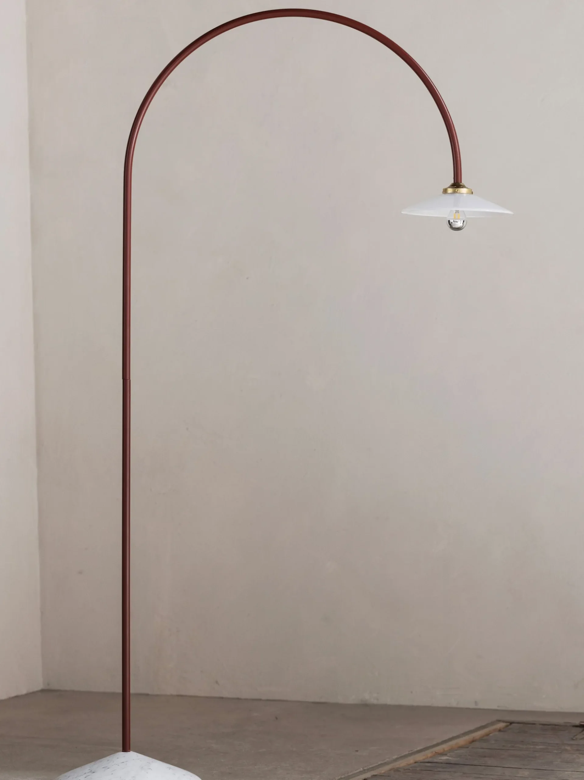Lampada ad arco fatta a mano con base in marmo Moou