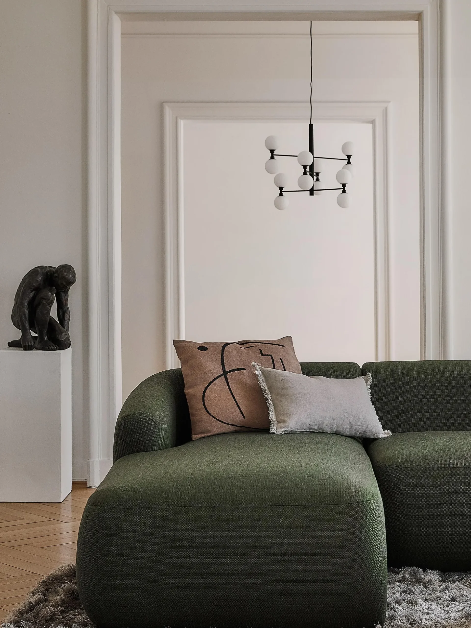 Lampada a sospensione grande con sfere in vetro opale Grover