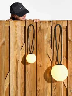 Lampada a sospensione portatile a LED da esterno Bolleke, con luce regolabile