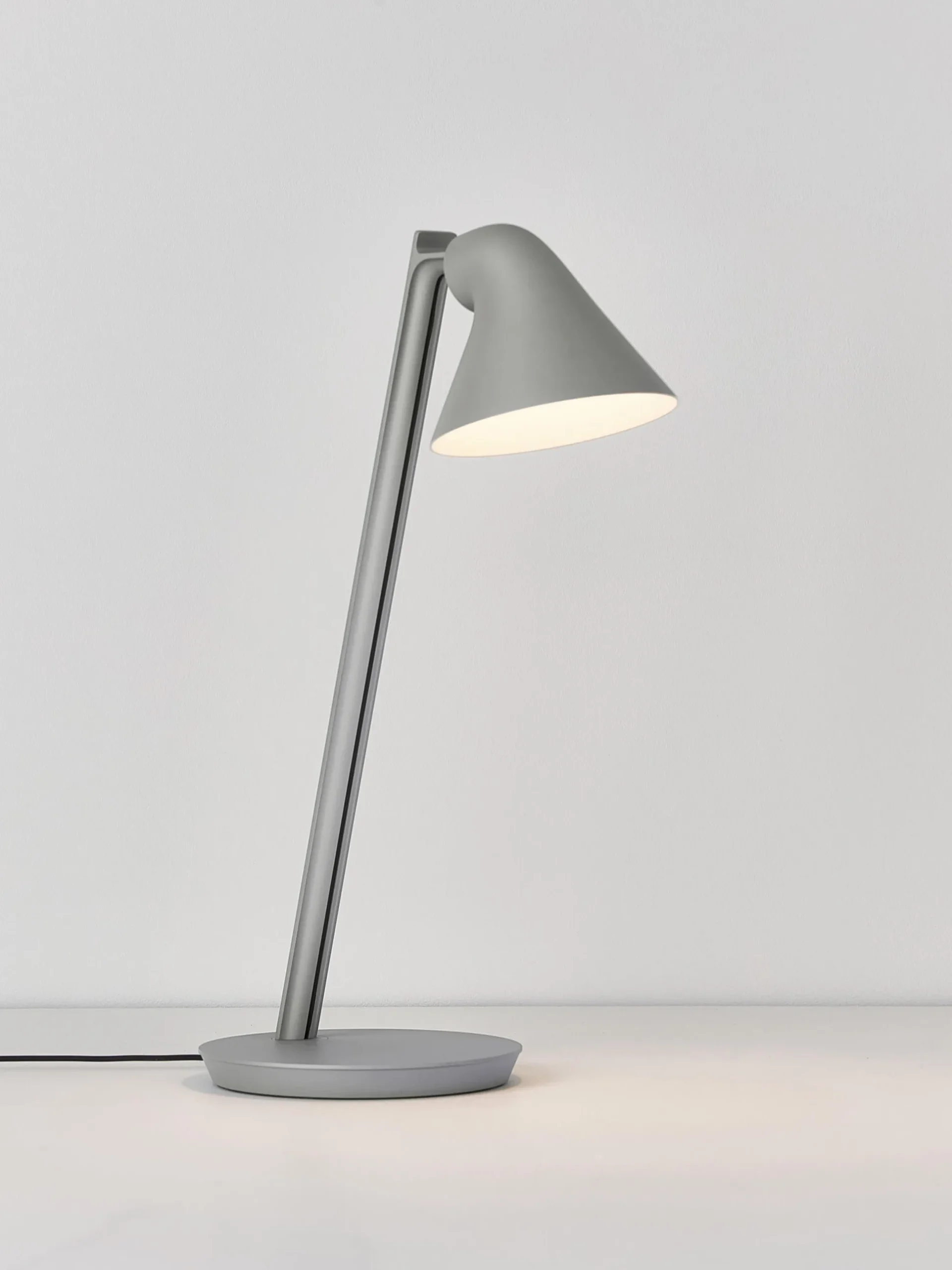 Lampada da scrivania a LED con luce regolabile NJP