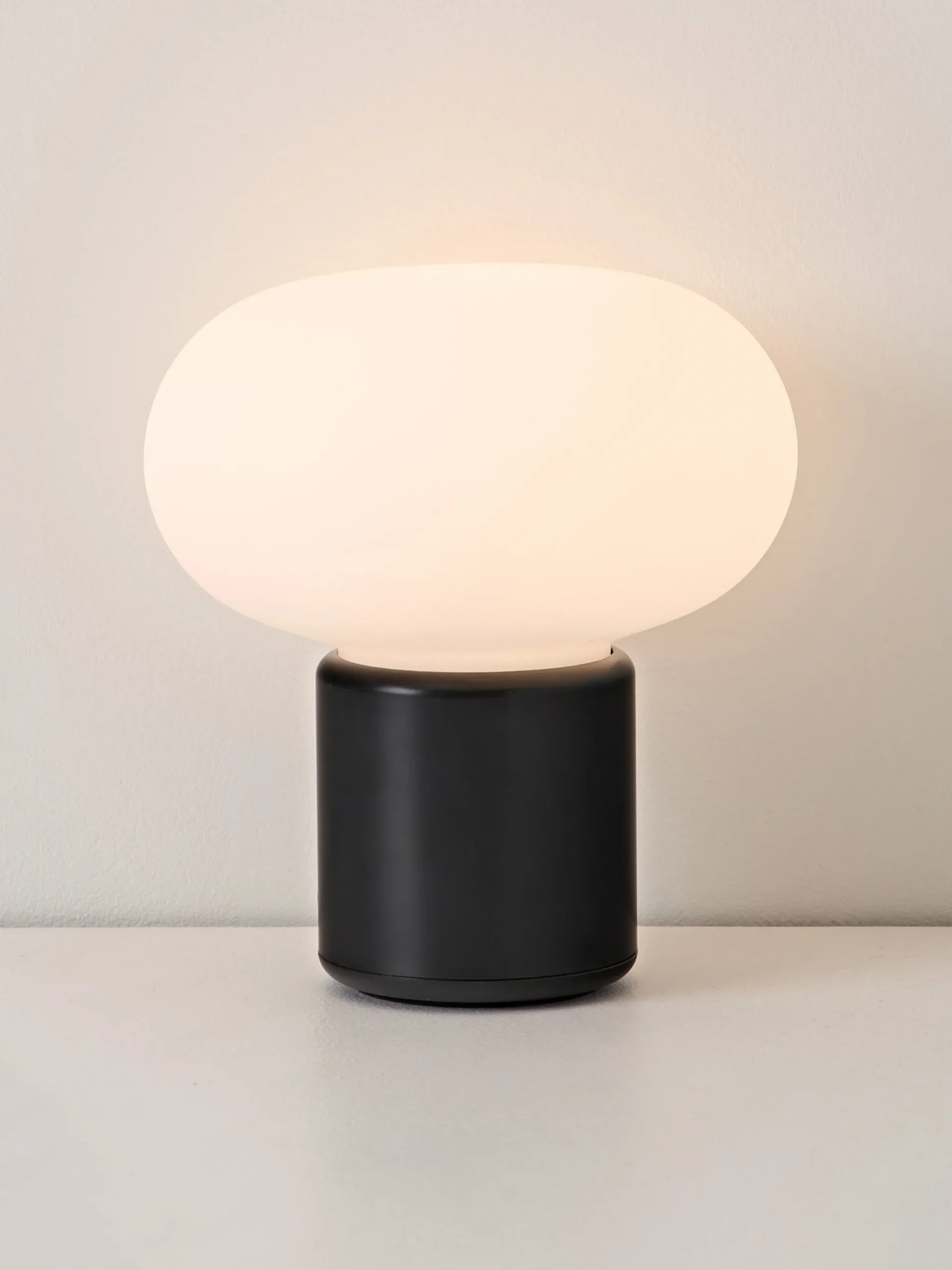 Lampada da tavolo piccola portatile Karl-Johan, luce regolabile
