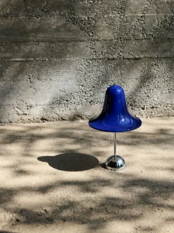 Lampada da tavolo piccola portatile a LED con luce regolabile Pantop, Design Verner Panton