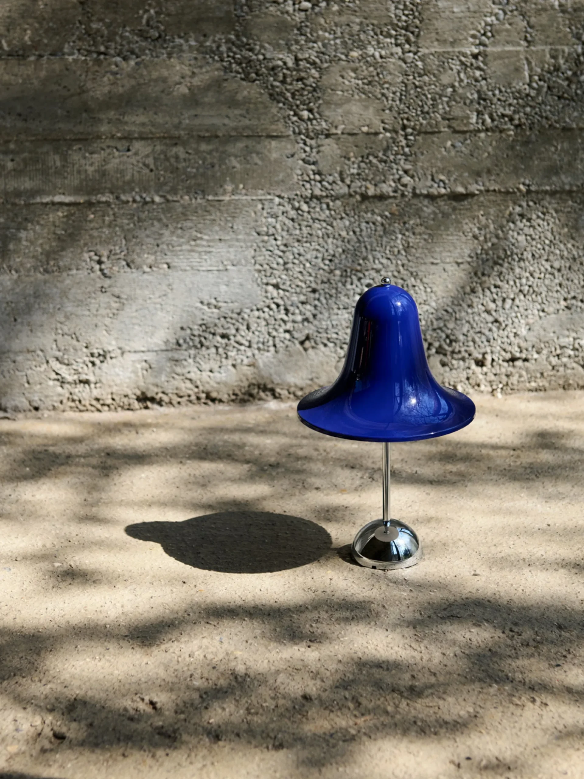 Lampada da tavolo piccola portatile a LED con luce regolabile Pantop, Design Verner Panton