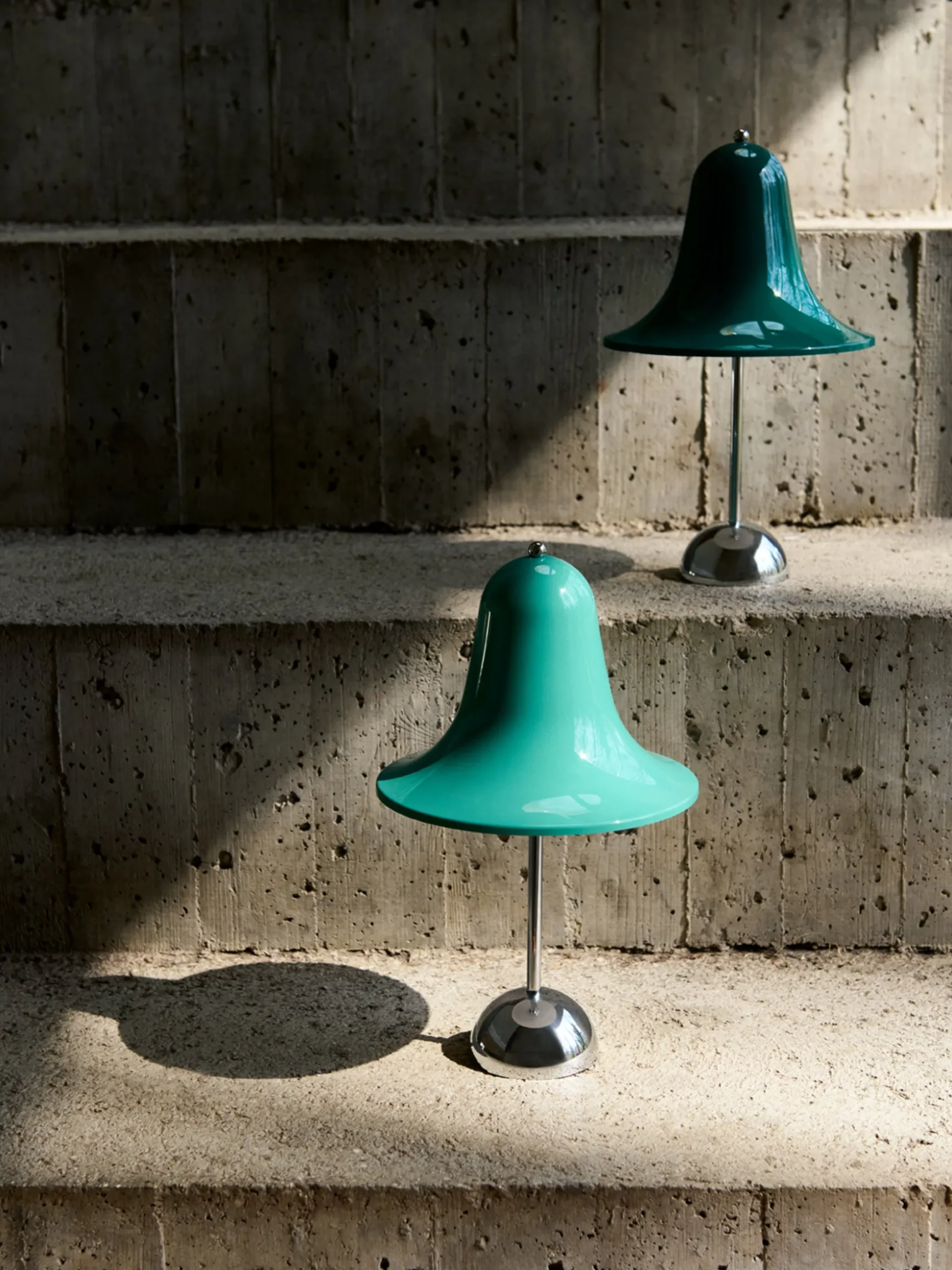 Lampada da tavolo piccola portatile a LED con luce regolabile Pantop, Design Verner Panton