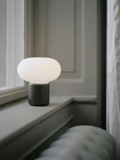 Lampada da tavolo piccola portatile Karl-Johan, luce regolabile