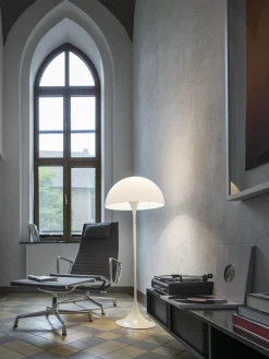 Lampada da terra piccola Panthella, design Verner Panton