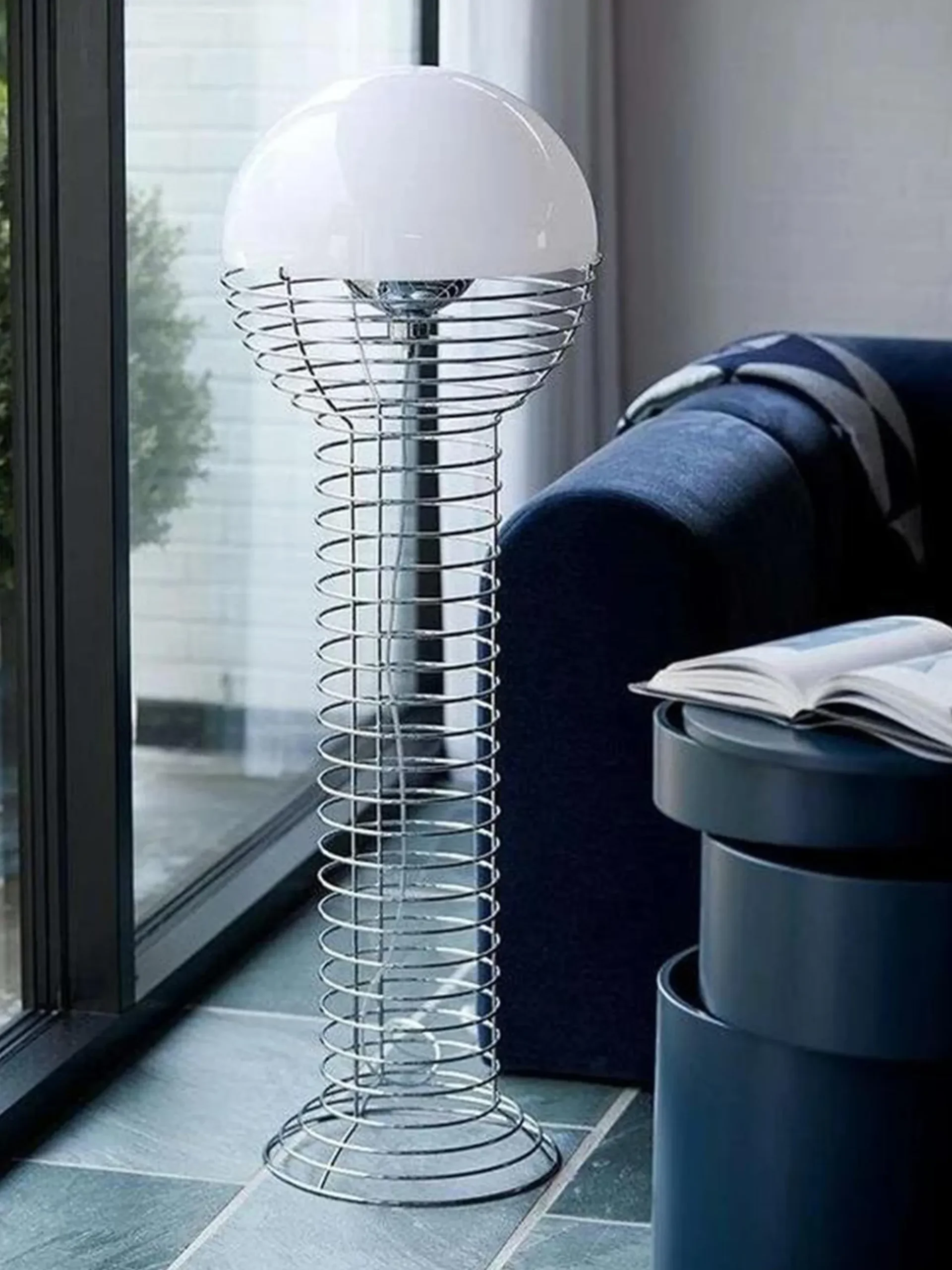 Lampada da terra piccola Wire, Design Verner Panton
