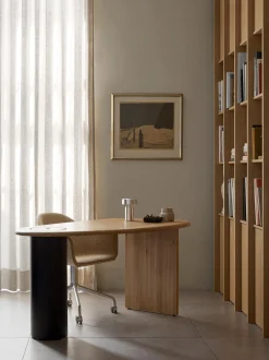 Piccola lampada da tavolo portatile con luce regolabile Column