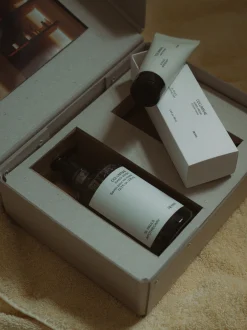 Set regalo per la cura delle mani Columnae (vetiver, pepe nero, arancia amara e tuya), 2 pz