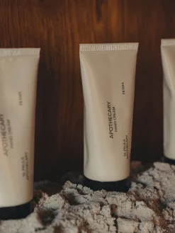 Set regalo per la cura delle mani Apothecary (legno di sandalo, cedro & Ylang-Ylang)