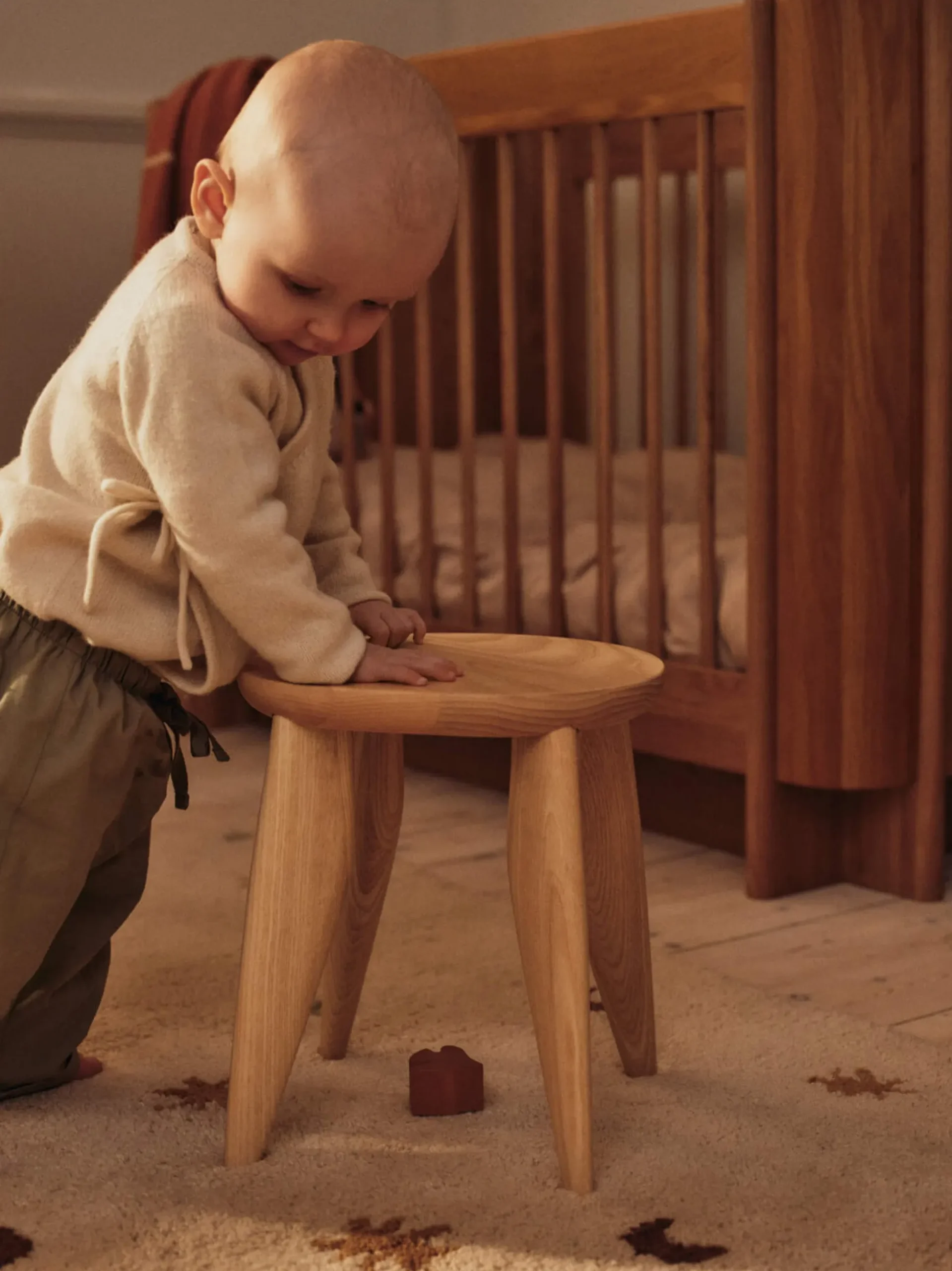 Sgabello per bambini in legno di frassino Feve