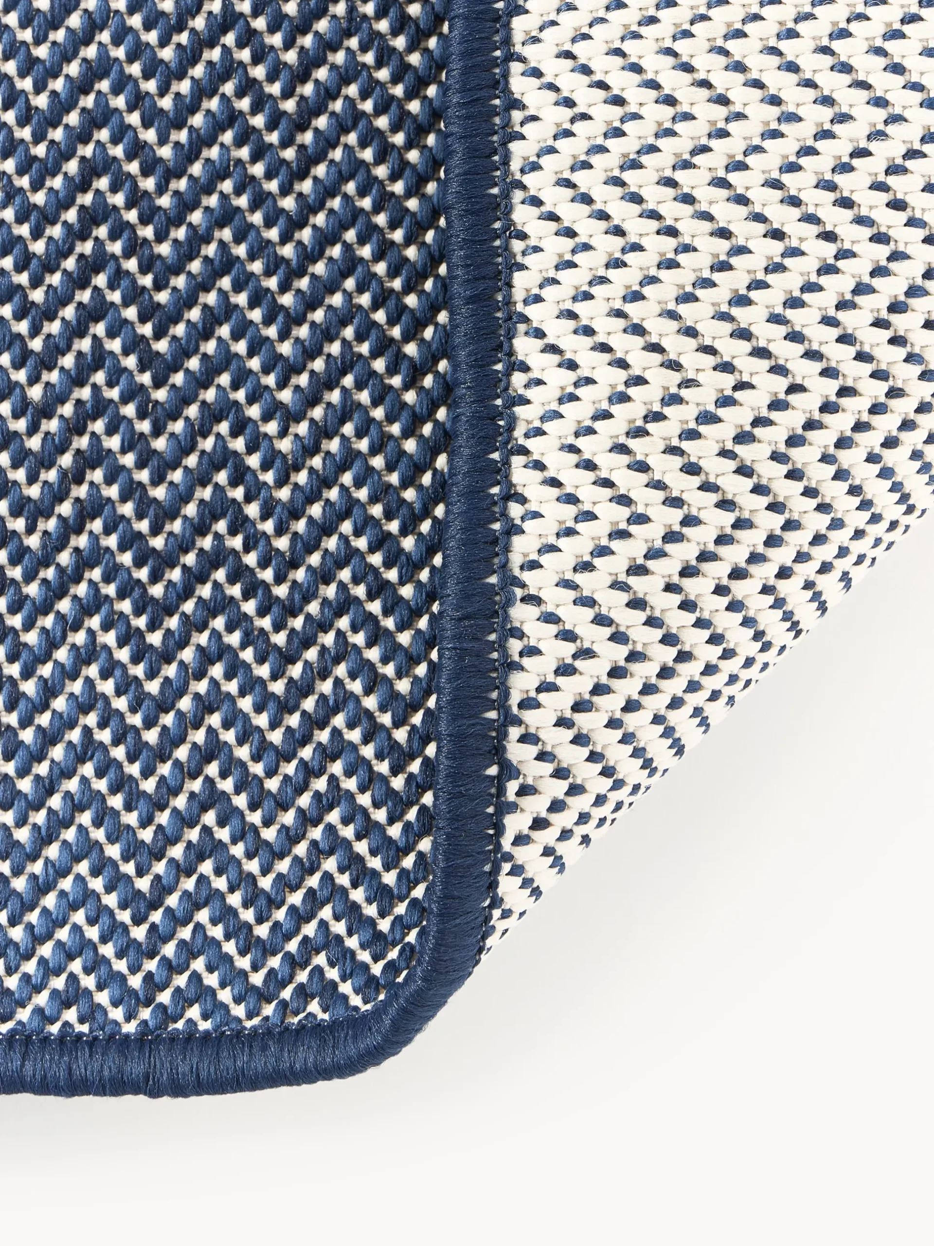 Tappeto da esterno reversibile con motivo zigzag Cort