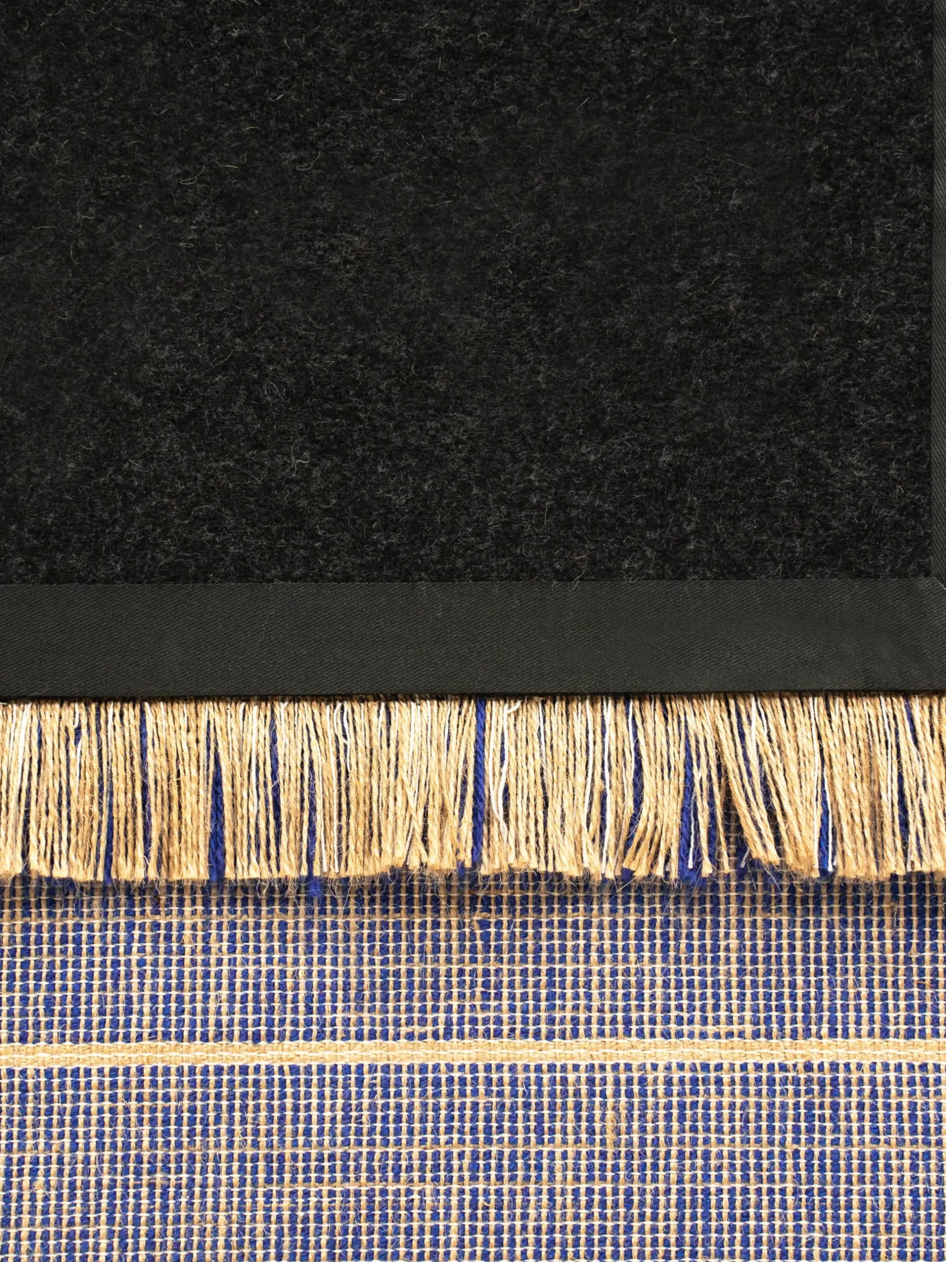 Tappeto lavabile a pelo corto da interno-esterno con frange Monochrome, design Folkform