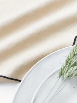 Tovaglioli da cocktail in lino con ricamo Cosmo 4 pz